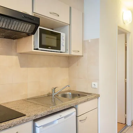 Apartment Climatise Proche Et Commerces Avec Balcon, Wi-fi Et Parking - Fr-1-466a-16 Saint-Raphaël