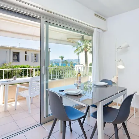 Climatise Proche Et Commerces Avec Balcon, Wi-fi Et Parking - Fr-1-466a-16 * Saint-Raphael (Var)